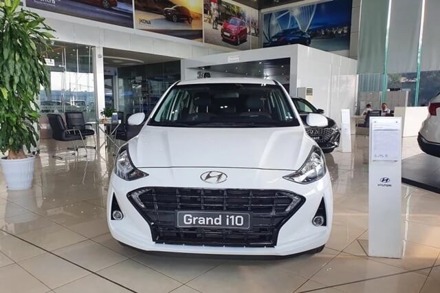 Hyundai-Grand-i10-2022-mau-trang
