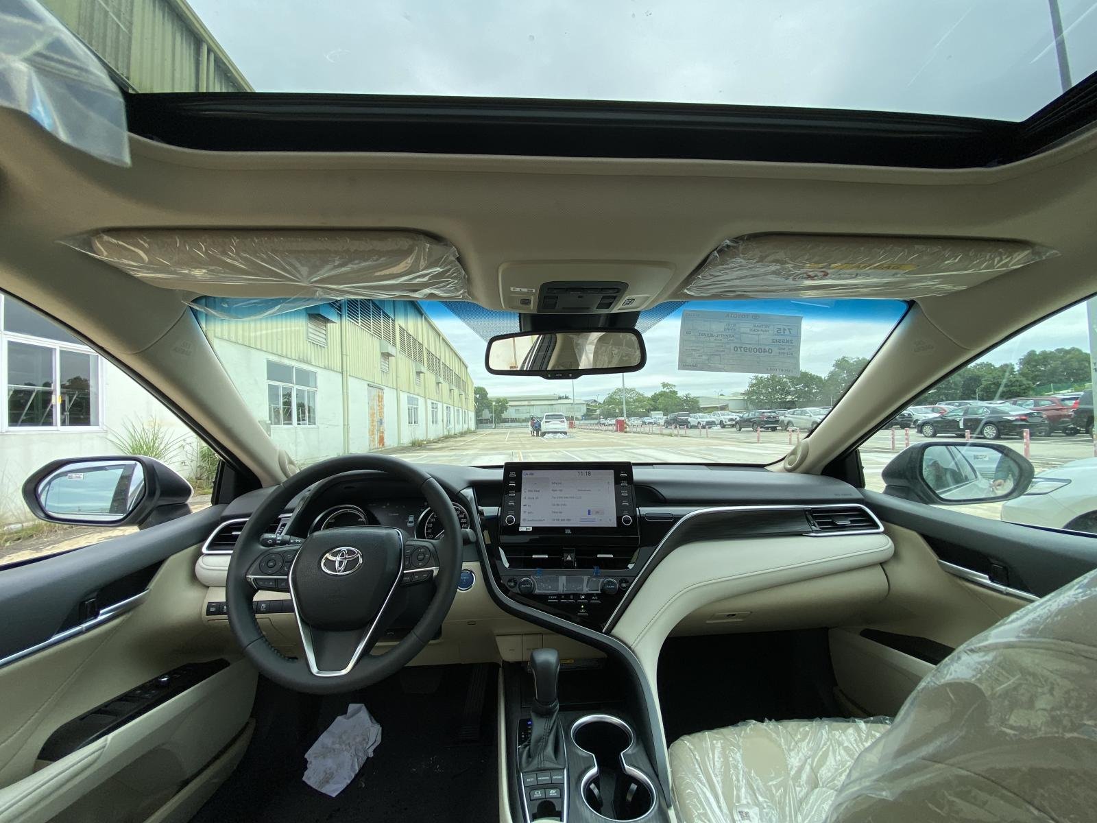 cửa sổ trời trên Toyota Camry 