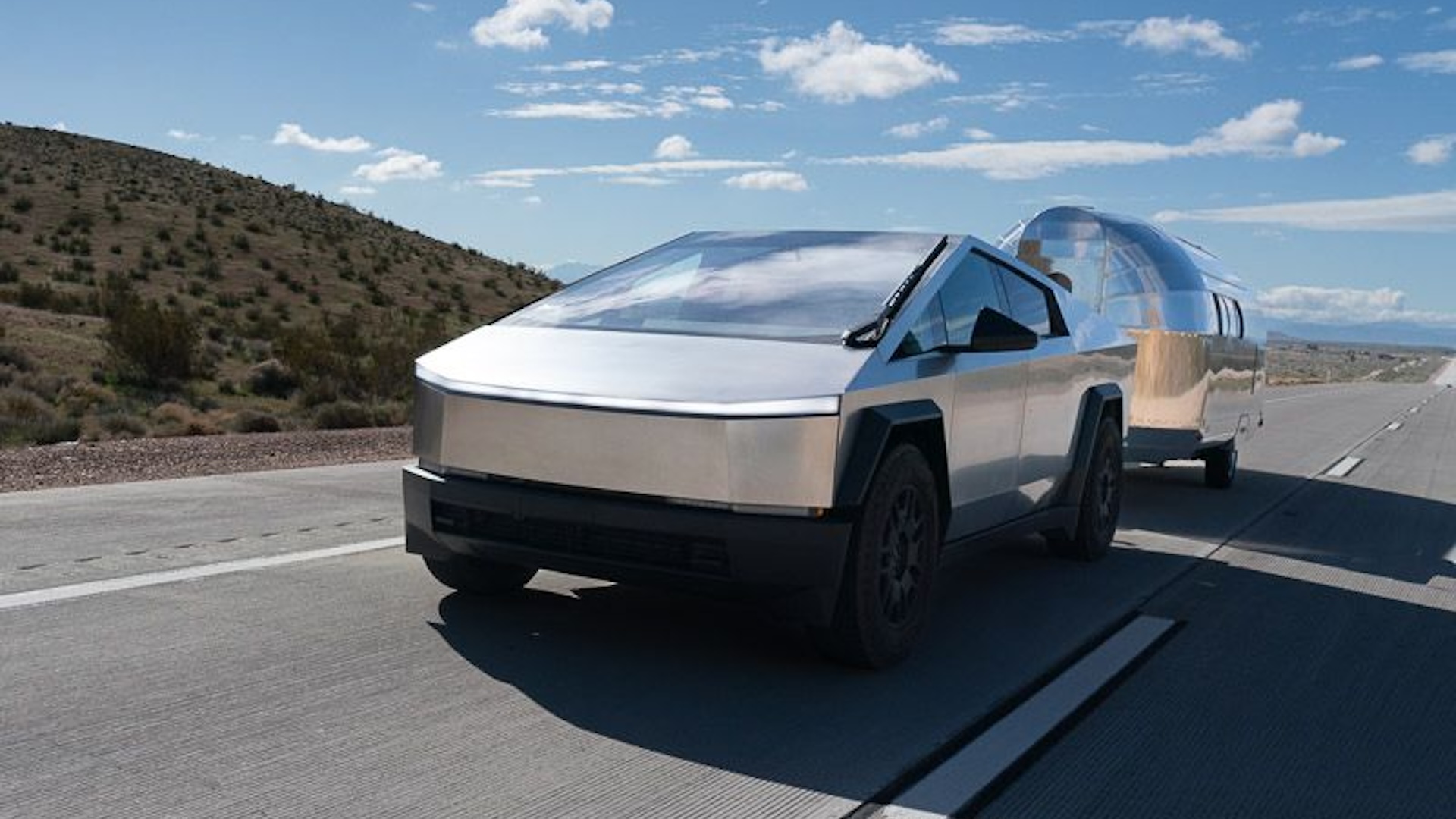 1710952521298-1 Tesla Cybertruck tows a Bowlus Volterra