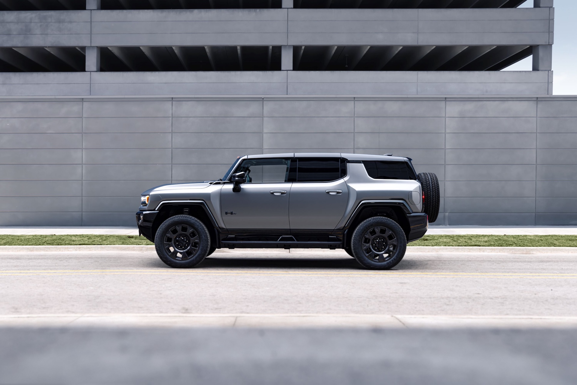 2026-hummer-ev-carbon-fiber-edition-suv Side profile of the 2026 GMC HUMMER EV Carbon Fiber Edition SUV in exclusive Magnus Gray Matte exterior color.