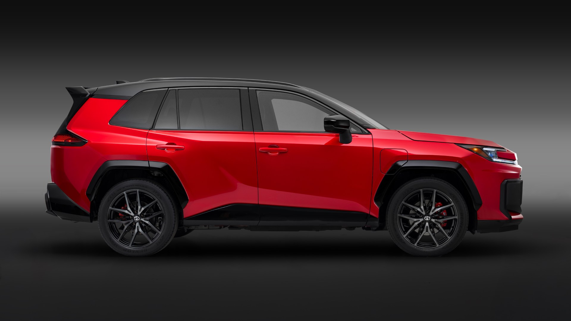 2026-toyota-rav4-phev_grsport_studio_003