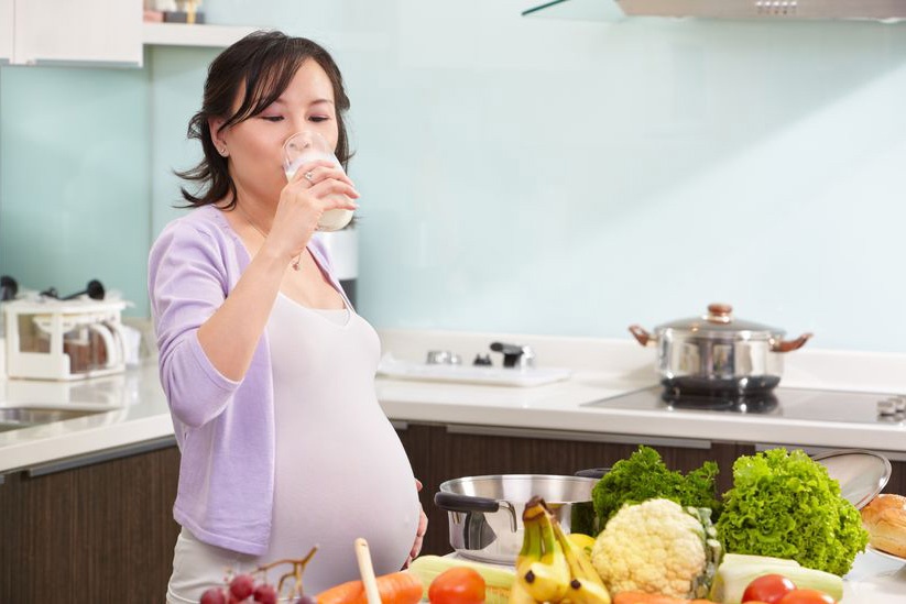 Mẹ mang thai uống sữa bầu - lợi hay hại?