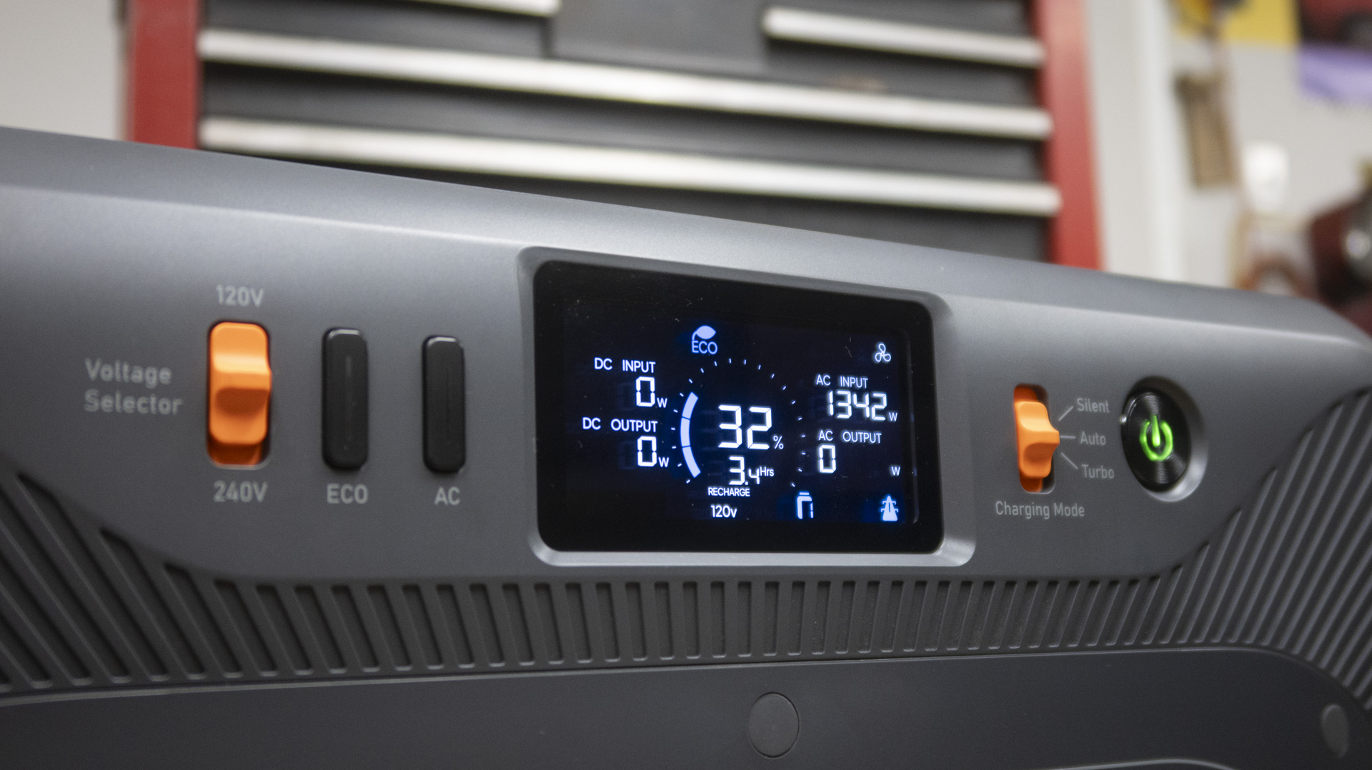 Bluetti Apex 300 main display screen.