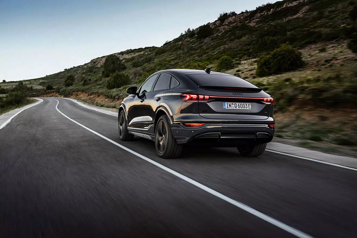 Audi Q6 e-tron có kích thước tổng thể dài x rộng x cao đạt 4.771 x 1.993 x 1.648 mm. 1