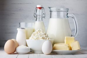 Bà bầu có nên dùng sữa tươi thay sữa bầu