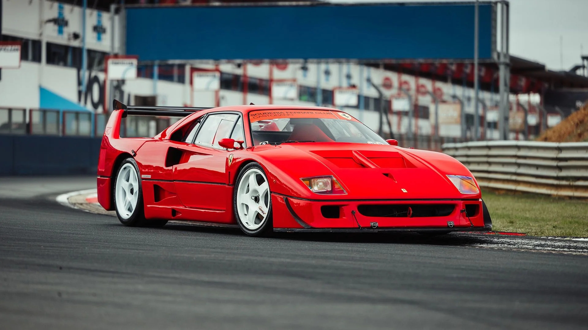 broad-arrow_1989-ferrari-f40-competizione_00-1 Ferrari F40 converted into a race car on track.