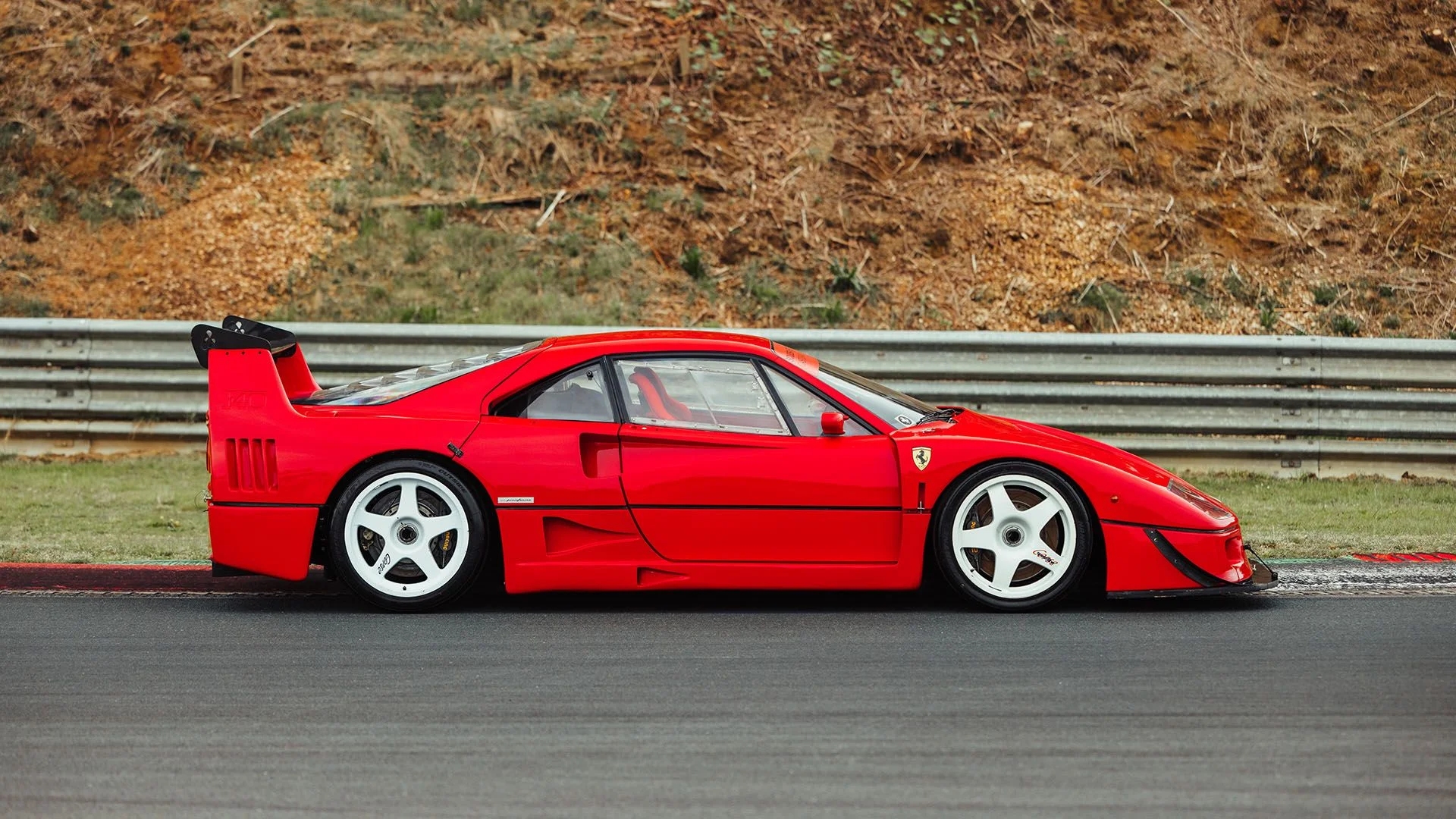broad-arrow_1989-ferrari-f40-competizione_02