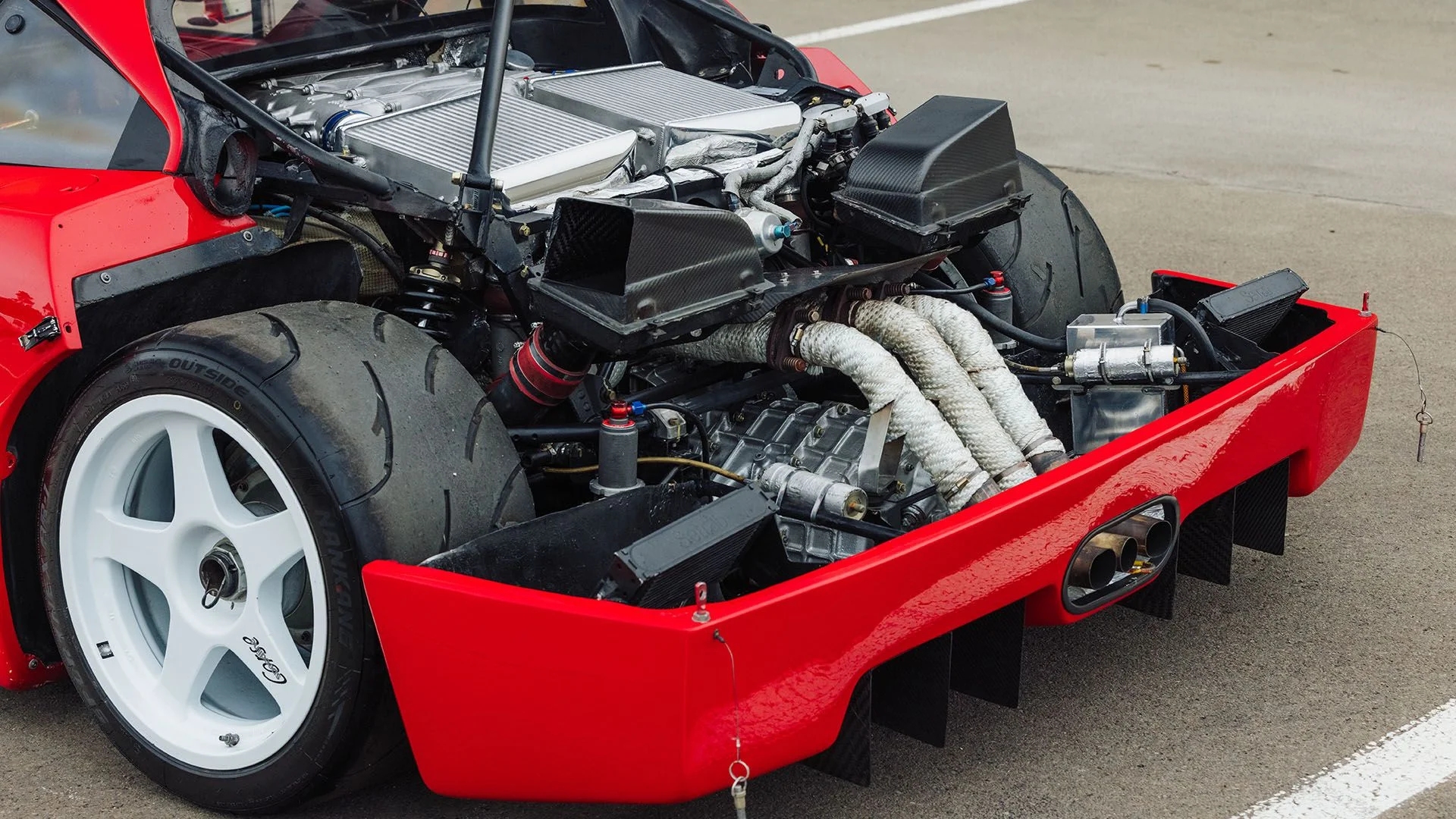 broad-arrow_1989-ferrari-f40-competizione_03