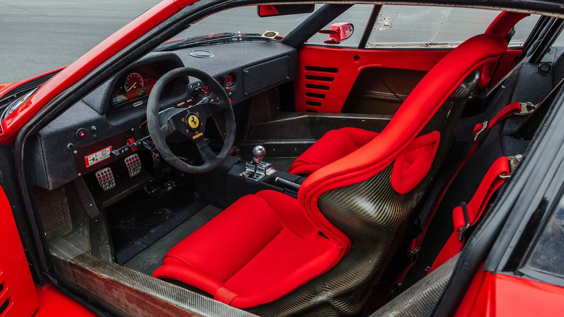broad-arrow_1989-ferrari-f40-competizione_04