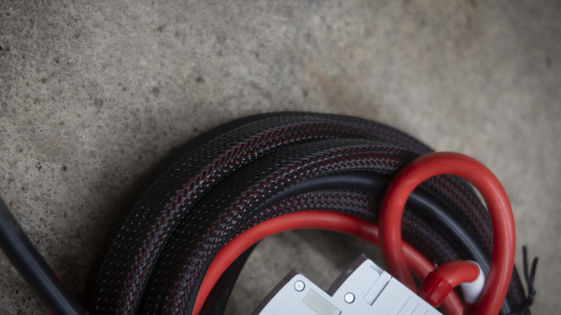 Bluetti Charger 1 cable.