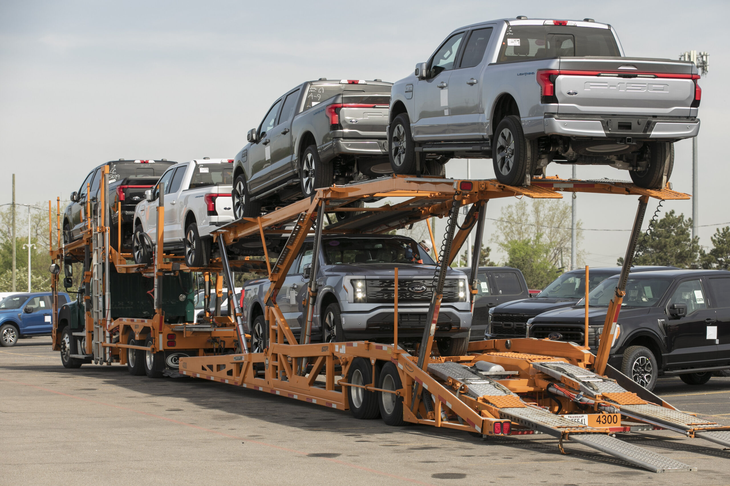 ford-f-150-lightning_ships_01-scaled-1