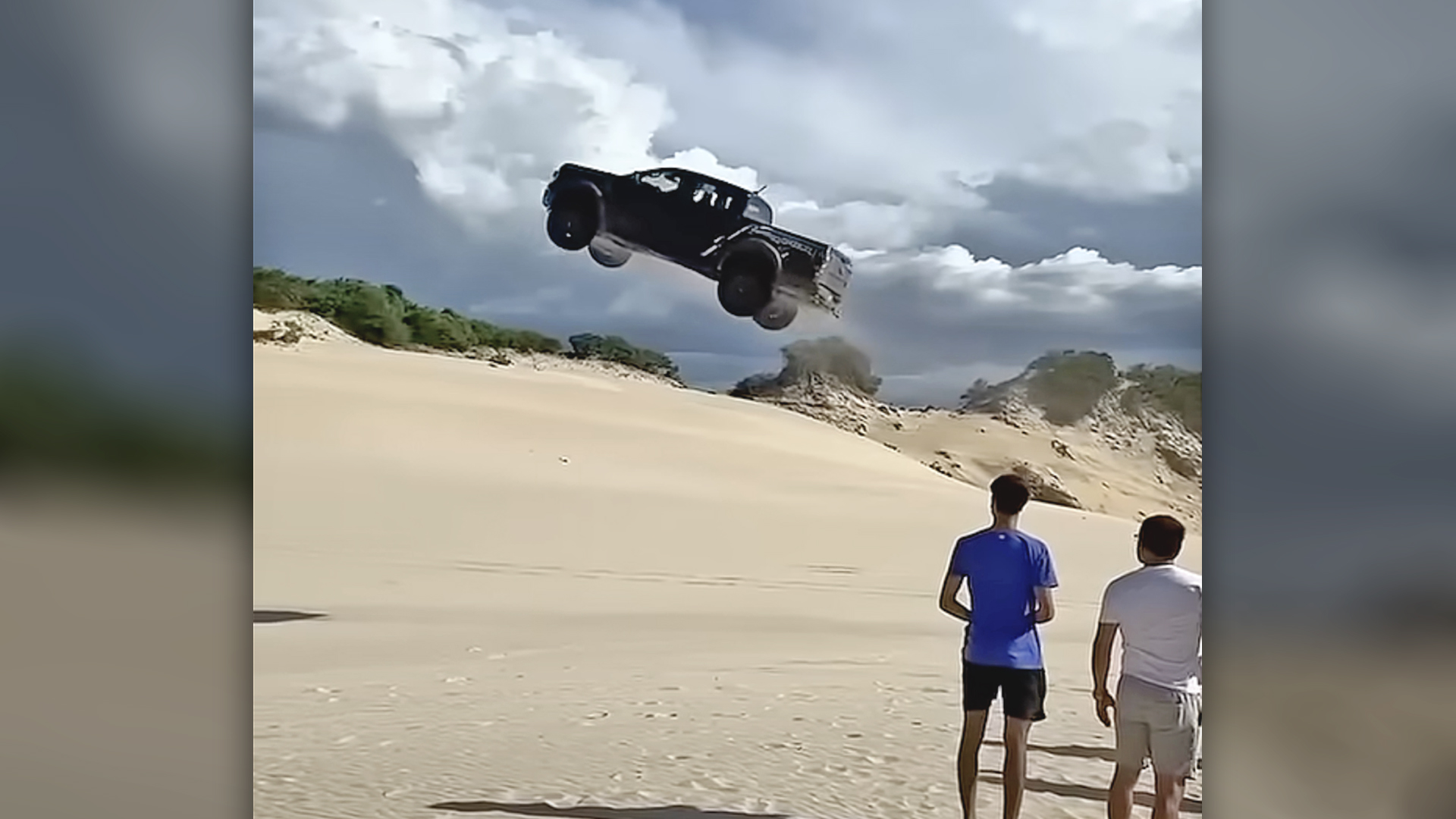 ford-ranger-raptor-jump-dunes-1 Ford Ranger Raptor jumping a dune