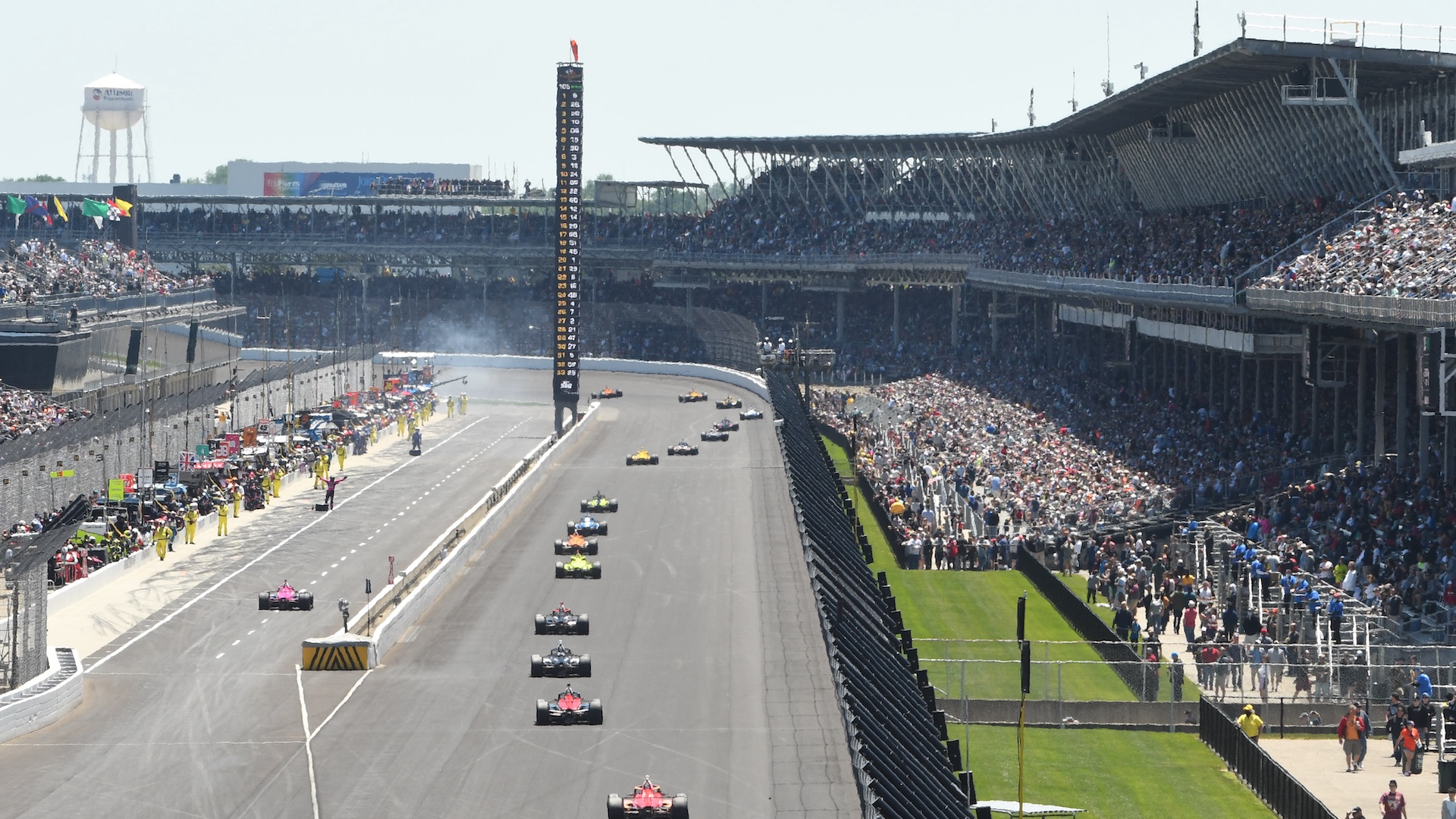 gettyimages-1233357746-1 Auto Racing: Indy 500: Aerial rear view of drivers in action during race at Indianapolis Motor Speedway. Indianapolis, IN 5/30/2021 CREDIT: Fred Vuich (Photo by Fred Vuich/Sports Illustrated via Getty Images) (Set Number: X163633 TK1)