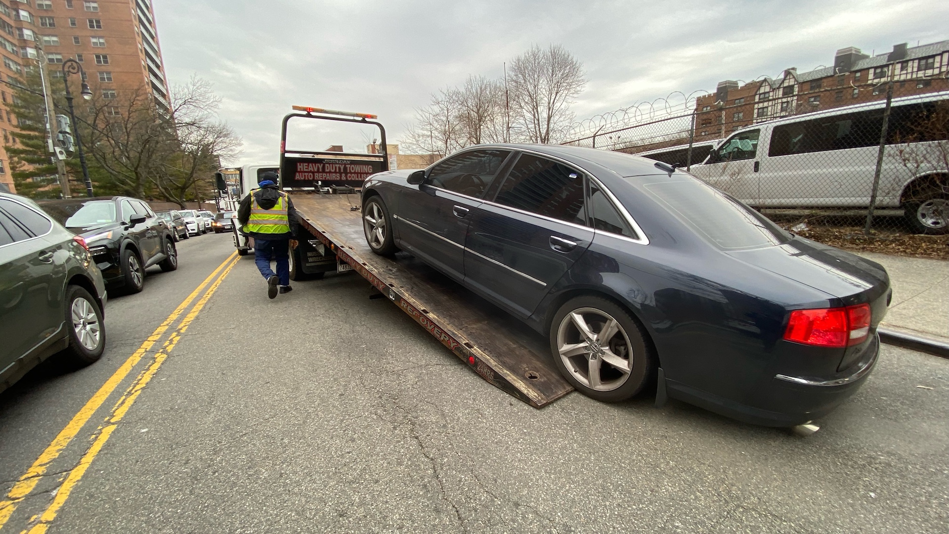 gettyimages-2078968324-1 tow truck