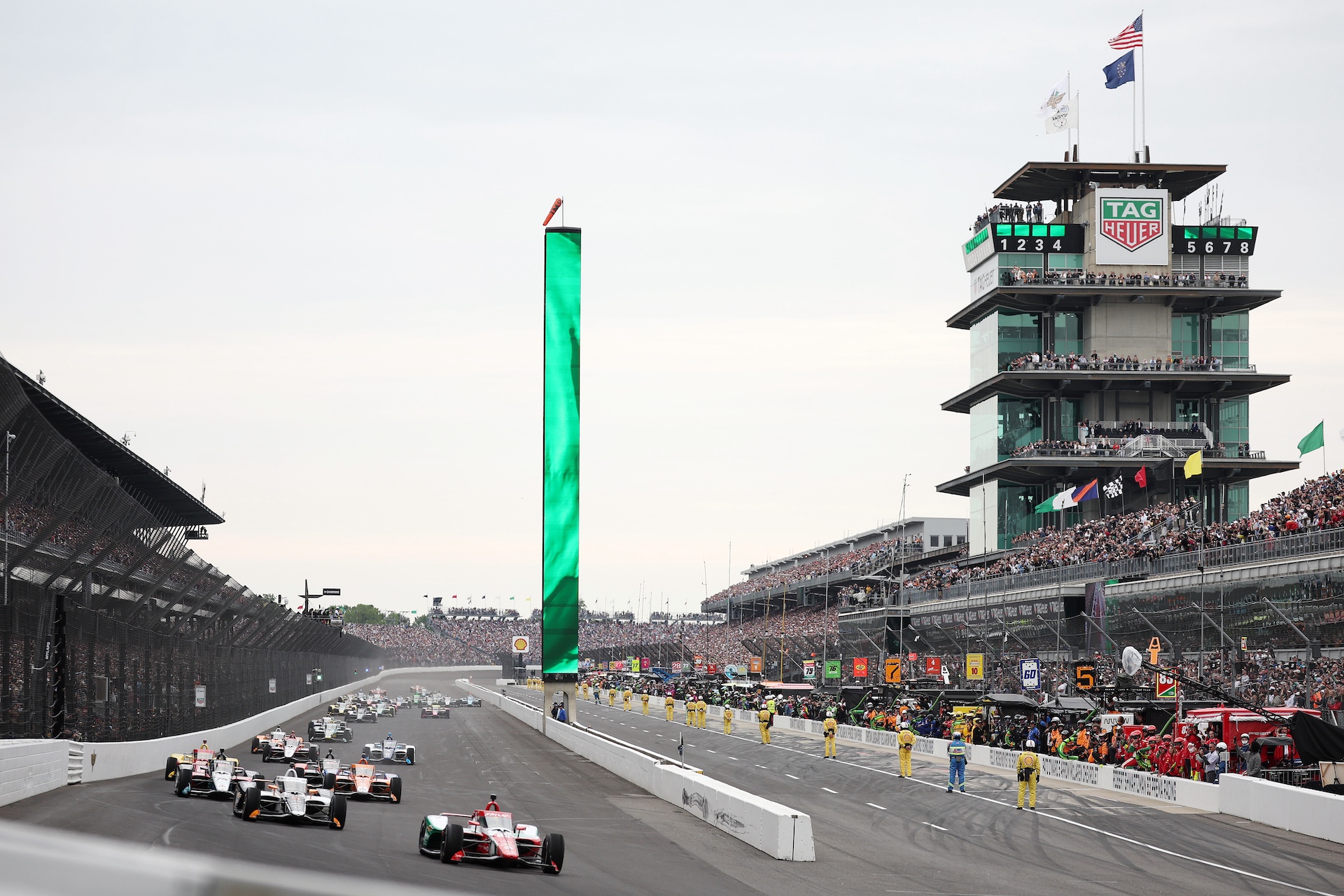 gettyimages-2216998554 INDIANAPOLIS, INDIANA - MAY 25: Robert Shwartzman, driveer of the #83 PREMA Racing Chevrolet, leads the field at the start of the NTT IndyCar Series109th Running Of The Indianapolis 500 at Indianapolis Motor Speedway on May 25, 2025 in Indianapolis, Indiana. (Photo by James Gilbert/Getty Images)