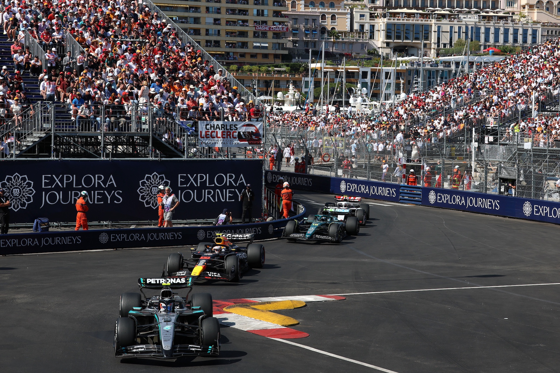 gettyimages-2217000374 MONTE-CARLO, MONACO - MAY 25: Andrea Kimi Antonelli of Italy driving the (12) Mercedes AMG Petronas F1 Team W16 leads Yuki Tsunoda of Japan driving the (22) Oracle Red Bull Racing RB21 and Lance Stroll of Canada driving the (18) Aston Martin F1 Team AMR25 Mercedes on track during the F1 Grand Prix of Monaco at Circuit de Monaco on May 25, 2025 in Monte-Carlo, Monaco. (Photo by Steven Tee/Getty Images)