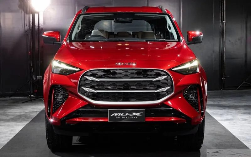 isuzu-mu-x-2025-3-png Về ngoại hình, Isuzu mu-X 2025 sẽ có nhiều thay đổi nổi bật so với phiên bản trước