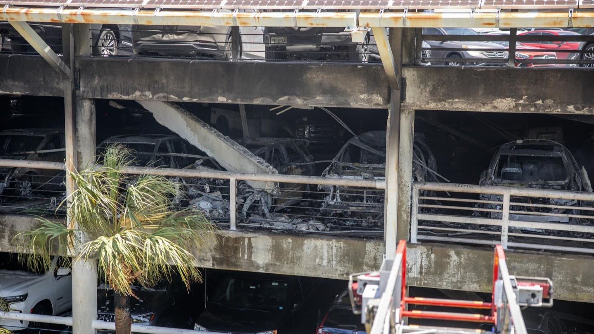 jfrd-jax-fire-00-1 Jacksonville airport fire
