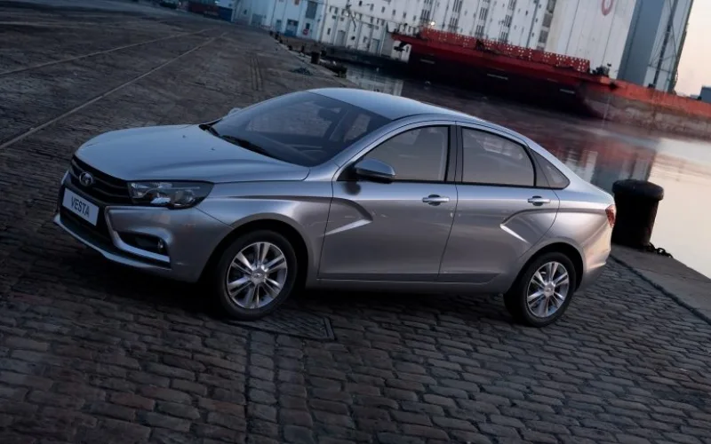 Lada Vesta 2025 được nhà sản xuất ô tô thiết kế và chế tạo dựa trên nền tảng khung gầm B/C