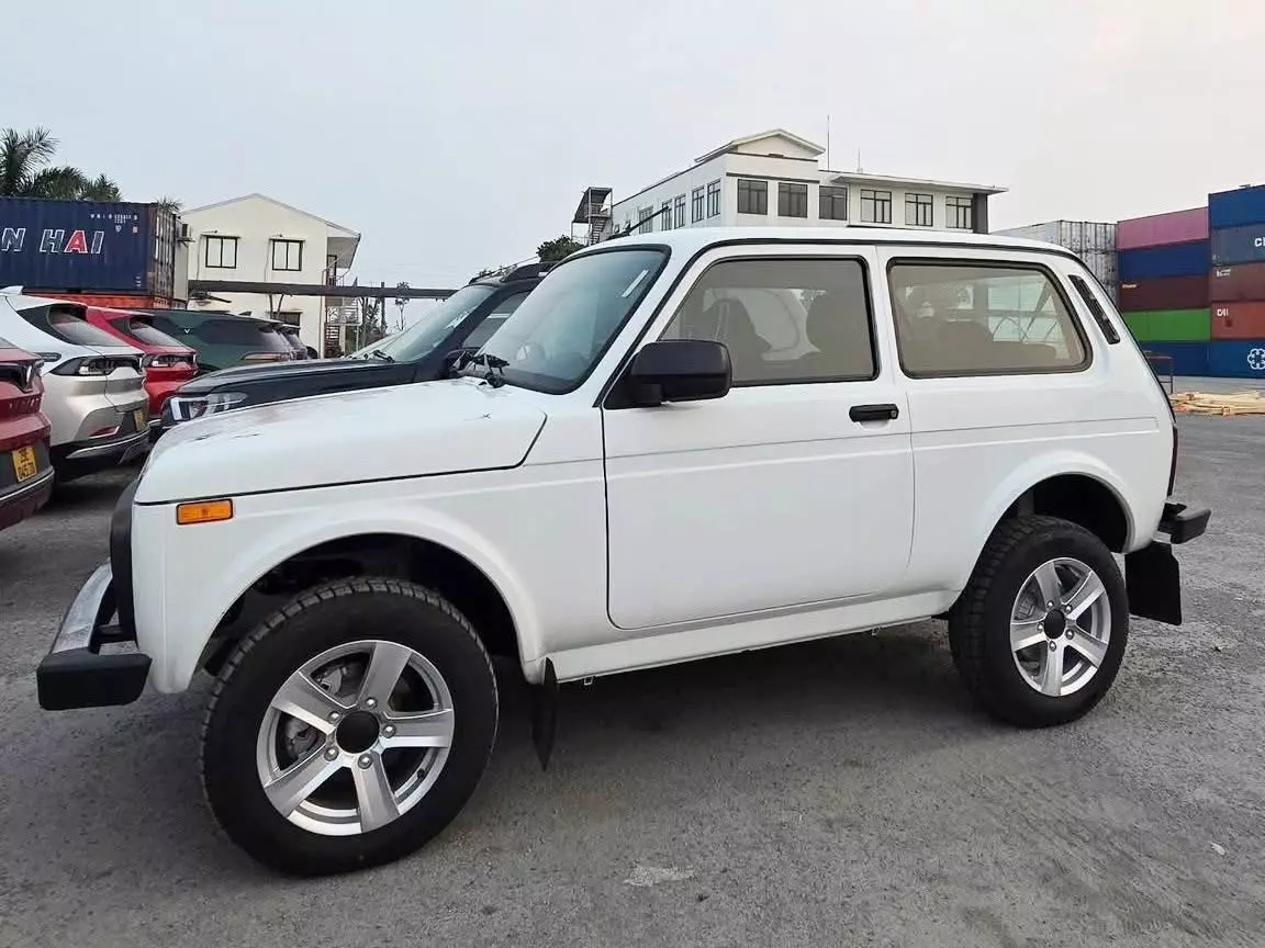 Lada Niva Travel .