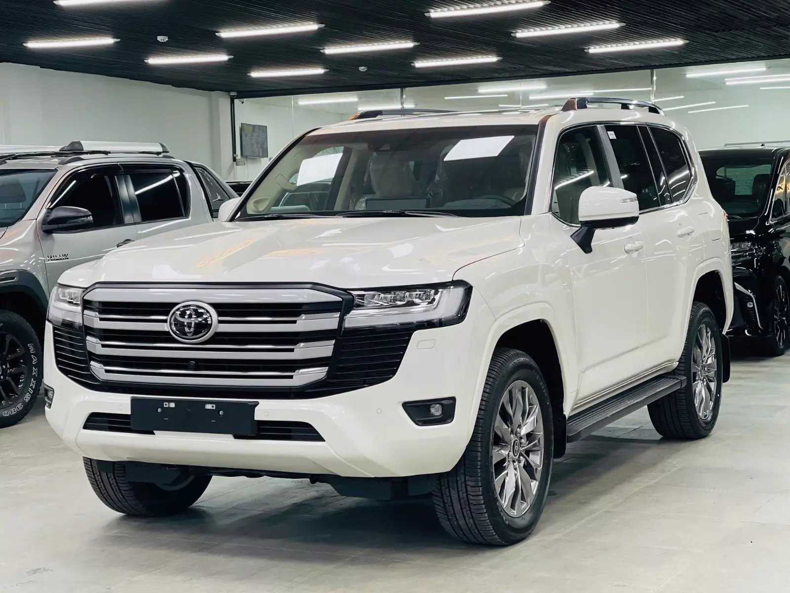 ngoại thất xe Toyota Land Cruiser.