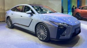 Lexus ES Shanghai 2025 - blue front