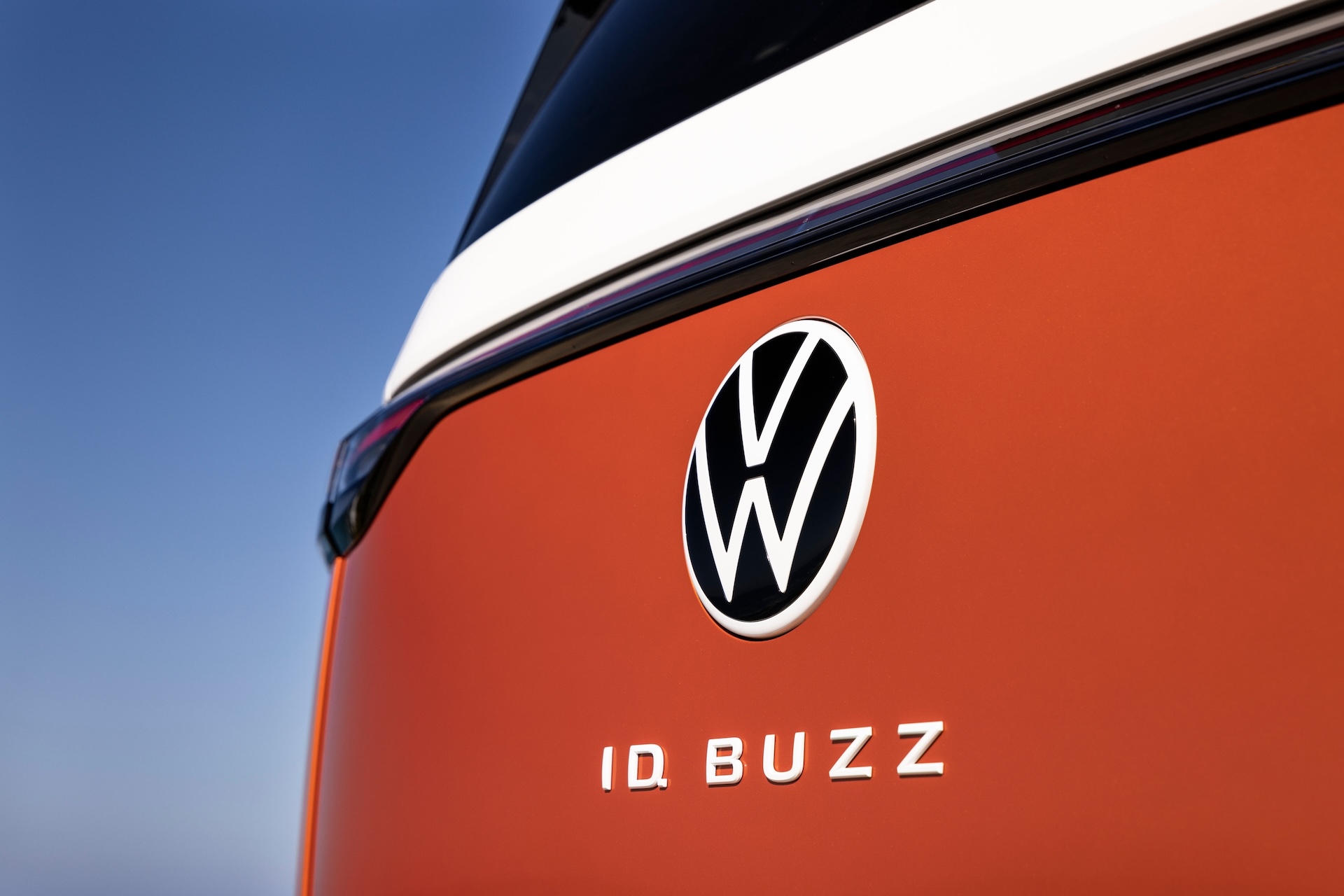 medium-18262-vwidbuzzenergeticorangeexteriorstaticsamdobbins20240873