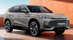 MG HS Hybrid+ - front 3/4