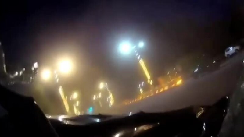 Ôtô chạy hơn 200 km/h lao vào chân tòa nhà