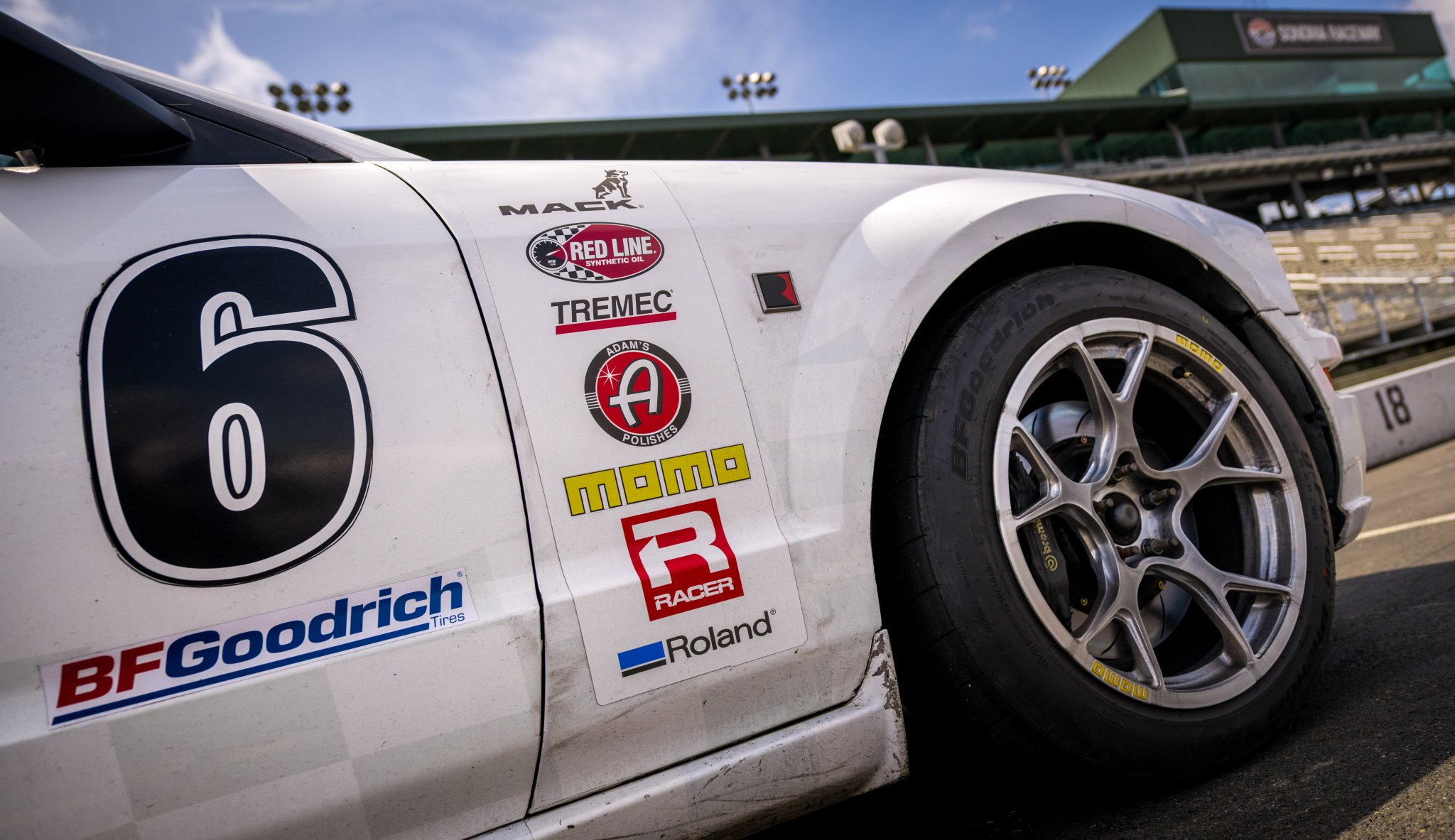 proshot-2_wbp9657-2-1 Close up on tire on Mustang race car