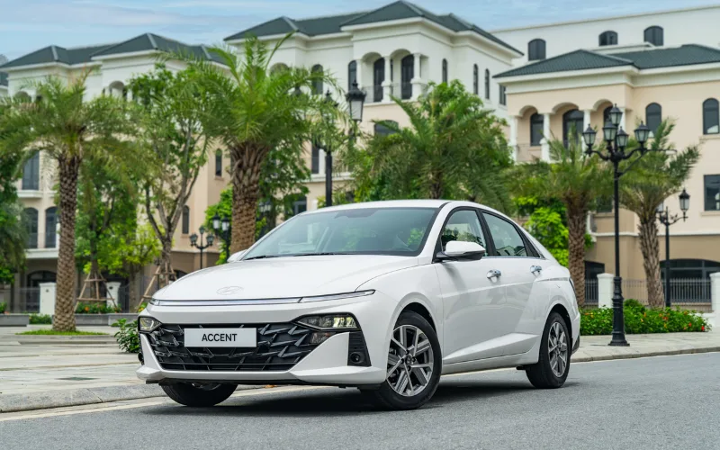 so-sanh-toyota-vios-va-hyundai-accent-2-png Về ngoại thất, Hyundai Accent sau nâng cấp trở nên hấp dẫn nhờ được tinh chỉnh gọn gàng, thanh lịch xen lẫn thể thao