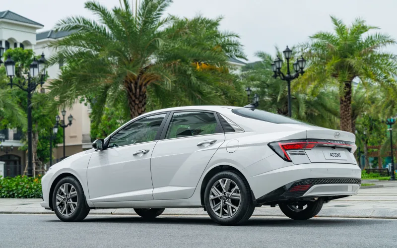 so-sanh-toyota-vios-va-hyundai-accent-3-png Hyundai Accent có kích thước tổng thể lớn hơn và chiều dài cơ sở dài hơn, hứa hẹn không gian nội thất rộng rãi hơn một chút