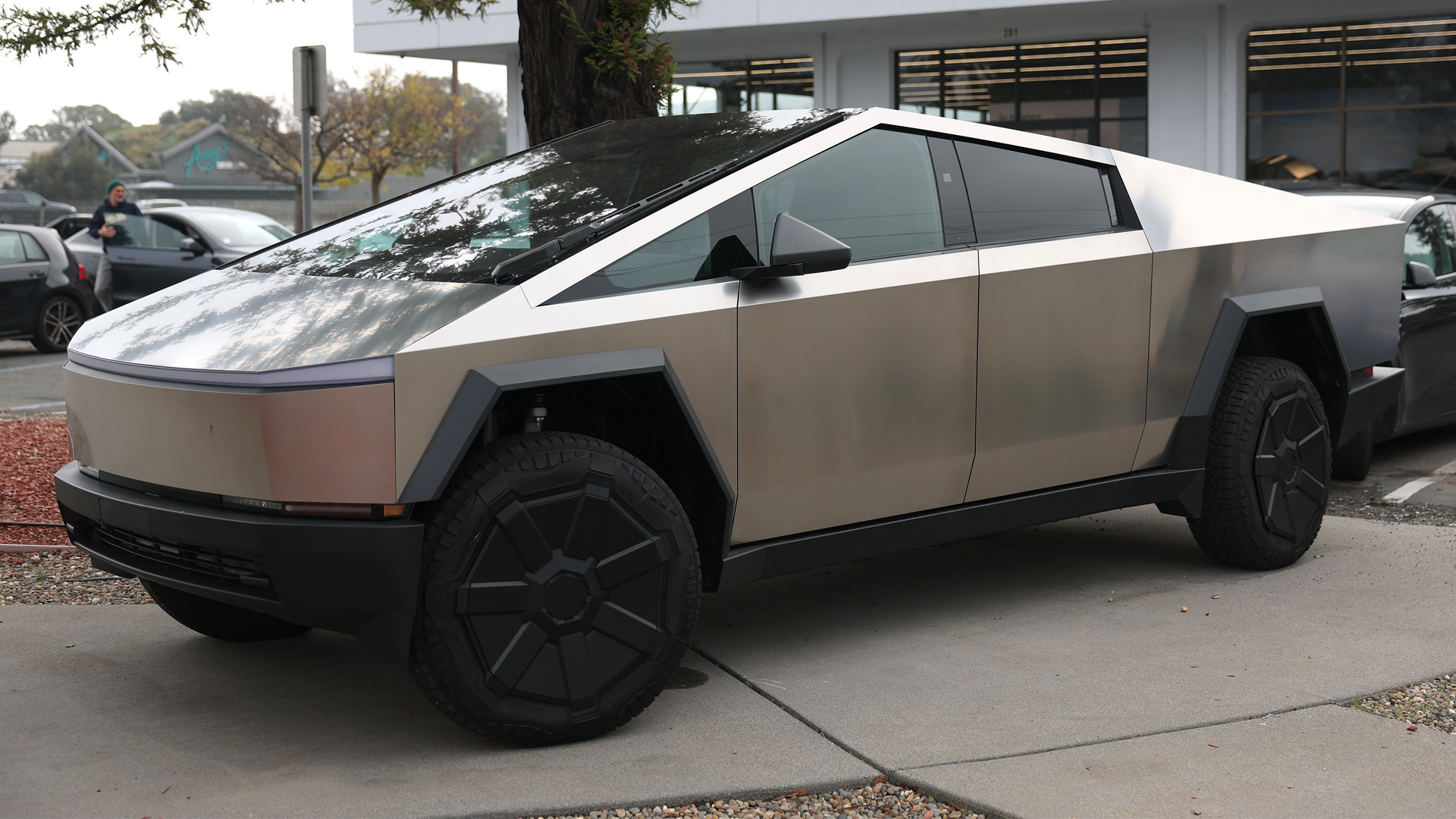 telsa-cybertruck-getty-1 Tesla Cybertruck at dealership.