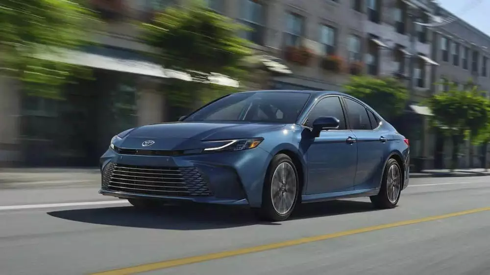 Lượng khách mua Toyota Camry tăng vọt, phân khúc sedan cỡ D khởi sắc 1