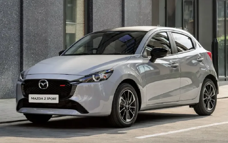 xe-o-to-cho-nu-di-5-png Mazda 2 nổi bật với thiết kế KODO tinh tế, mềm mại nhưng không kém phần năng động