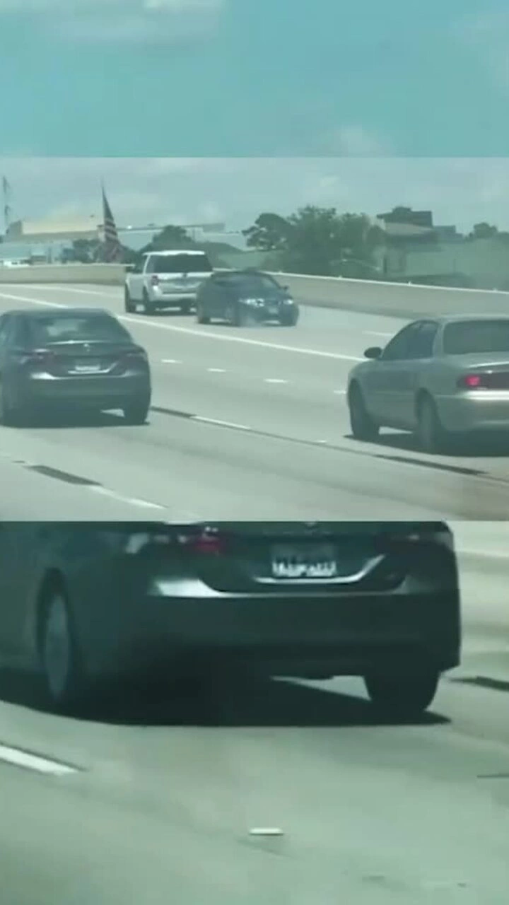 Xe Saab bị SUV kéo trên đường cao tốc ở Houston