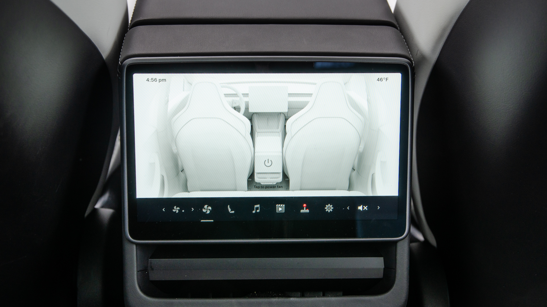 2025-tesla-model-3-performance-24