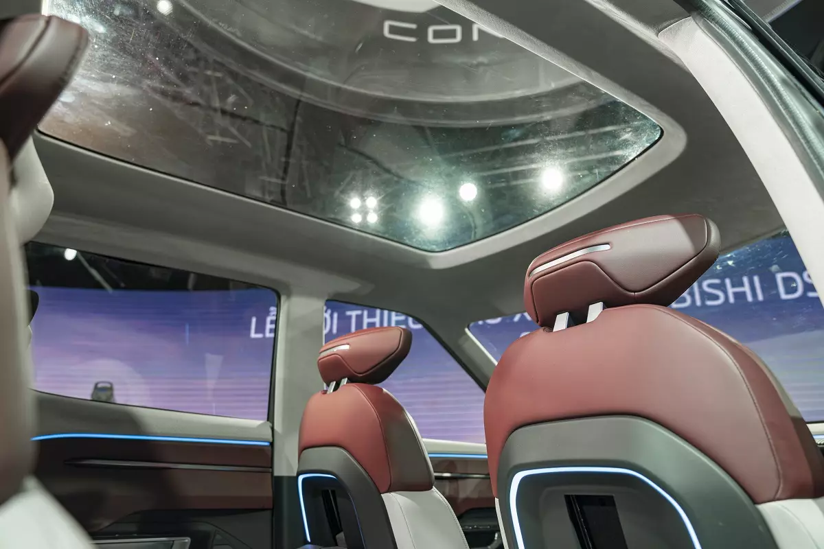 Cửa sổ trời panorama trên Mitsubishi DST Concept .
