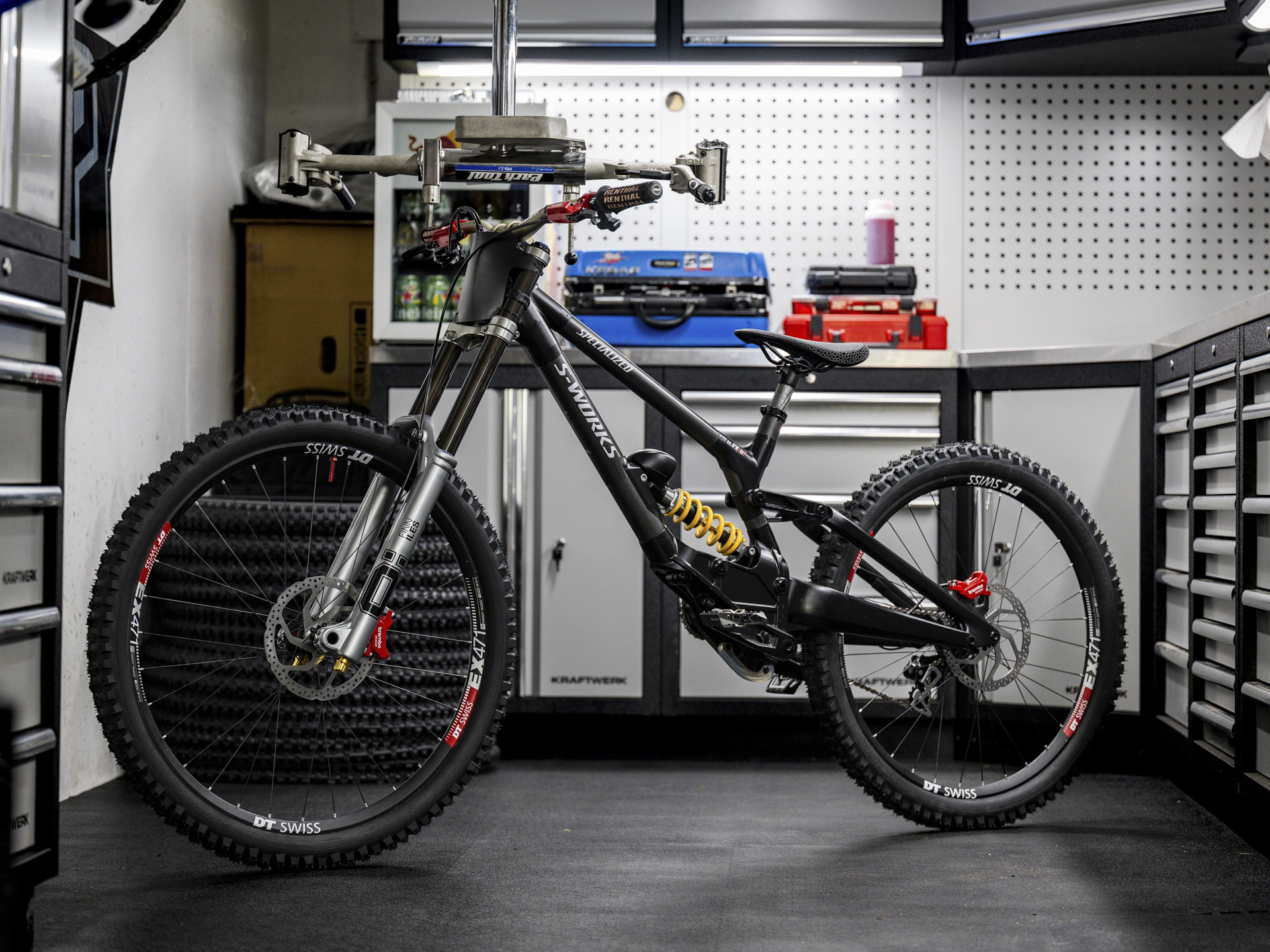 bbike-2-2025_brembo_specialized_mtb_garage Specialized Brembo race bike.