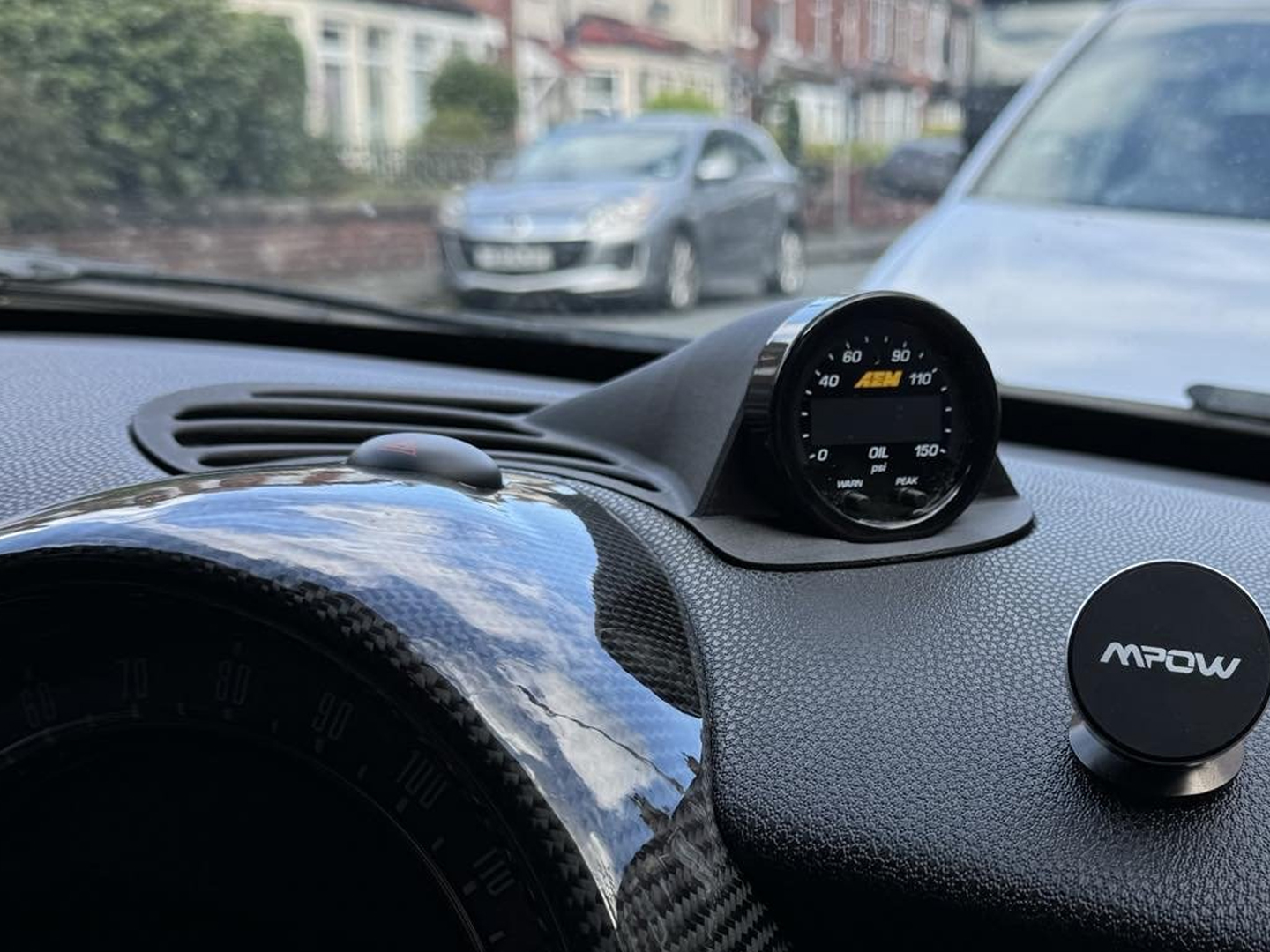 bwb-mini-pod-2 3D-printed gauge pod for a Mini (installed)