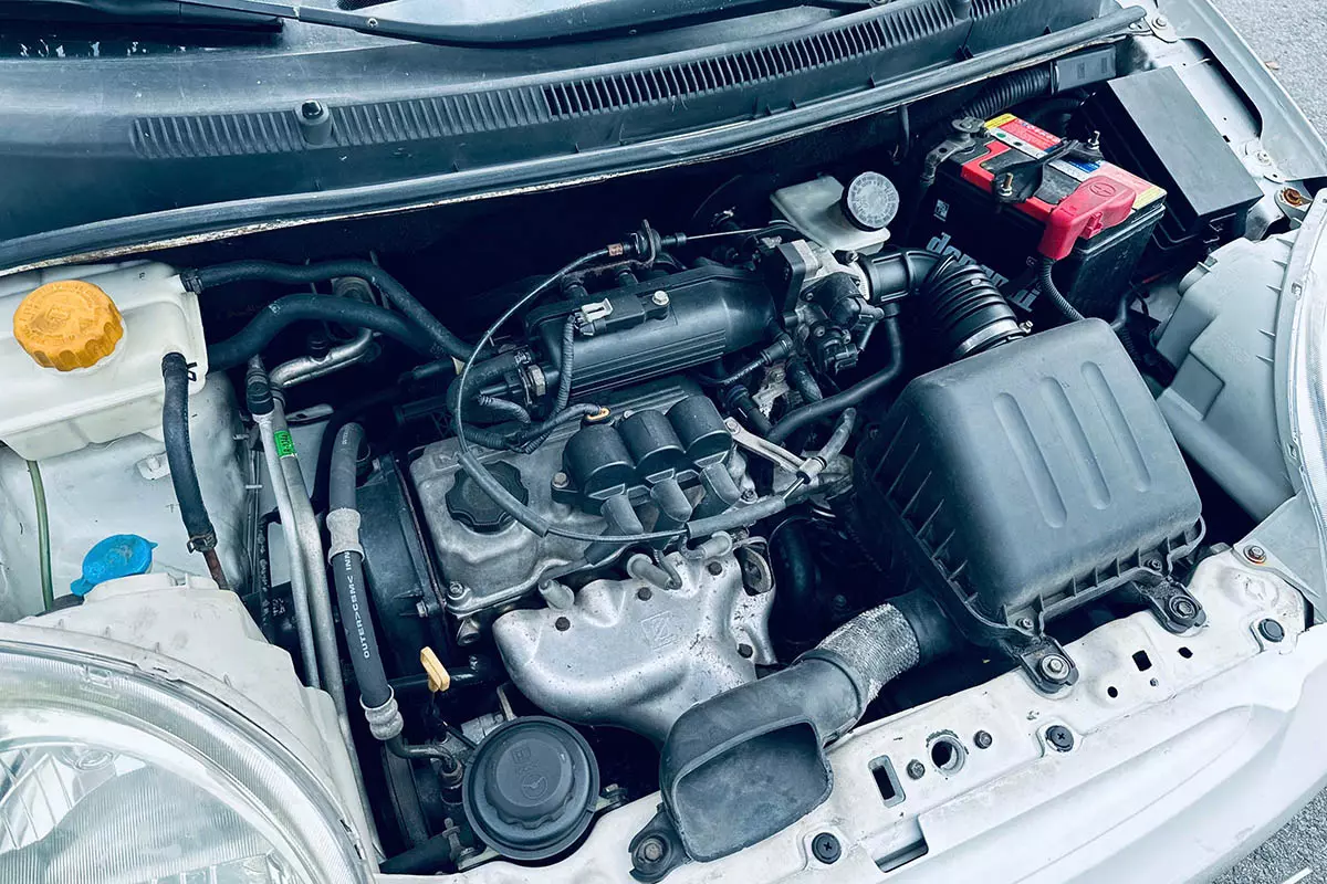 Khối động cơ 0,8L 3 xi-lanh trên xe chỉ phù hợp di chuyển trong nội đô. 1