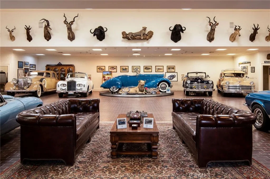 douglas-elliman-coto-de-caza-home_00 Coto de Caz home with an epic garage.