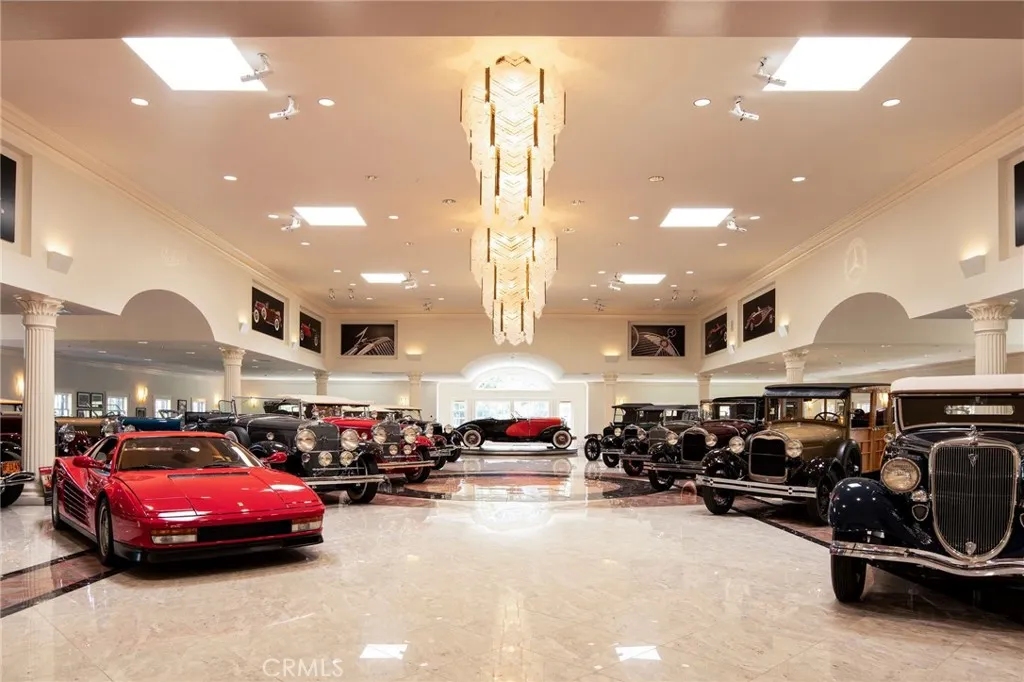 douglas-elliman-coto-de-caza-home_01 Coto de Caz home with an epic garage.