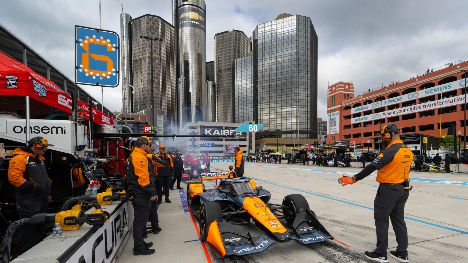 getty-detroit-gp-1 DETROIT, MICHIGAN - MAY 31: #6: Nolan Siegel, Arrow McLaren Chevrolet prior to the NTT IndyCar Series Chevrolet Detroit Grand Prix on May 31, 2025 in Detroit, Michigan.