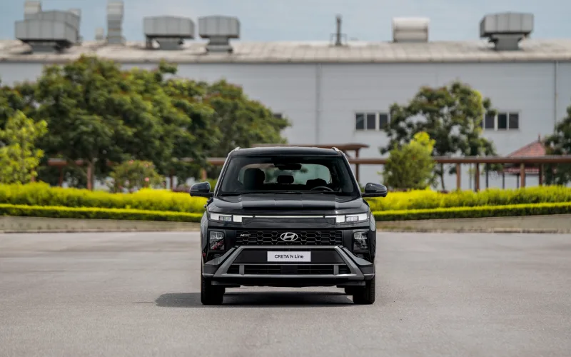 hyundai-creta-n-line-2025-4-png Phần tản nhiệt của Creta N-Line 2025 được thiết kế gọn gàng, thể thao