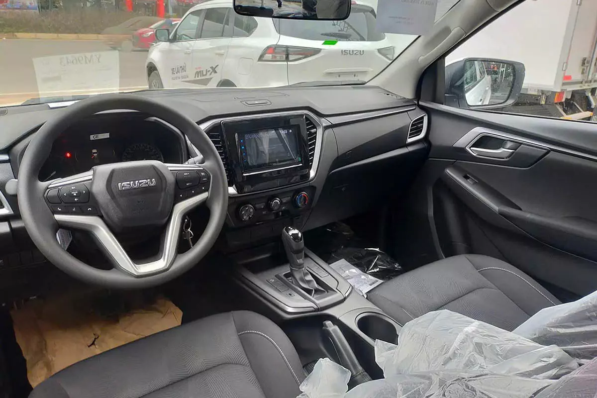 Trang bị nội thất bên trong Isuzu D-Max chỉ dừng ở mức cơ bản 1