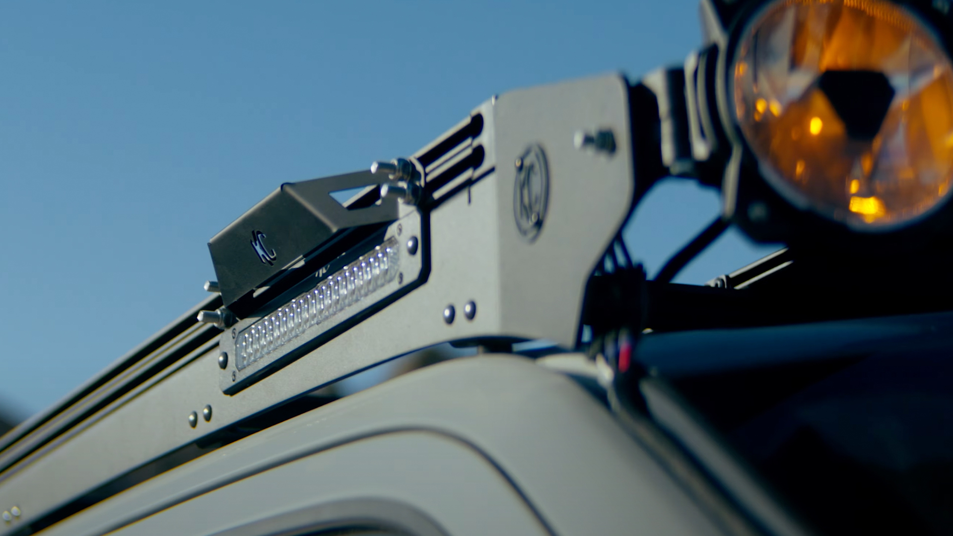 kc10 Detail view of KC Hilites Platform One roof rack.