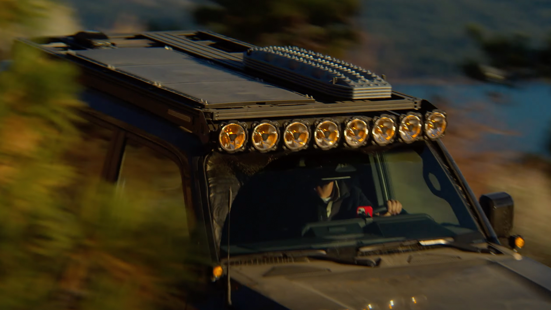 kc11 Toyota Land Cruiser with a KC Hilites Platform One roof rack.