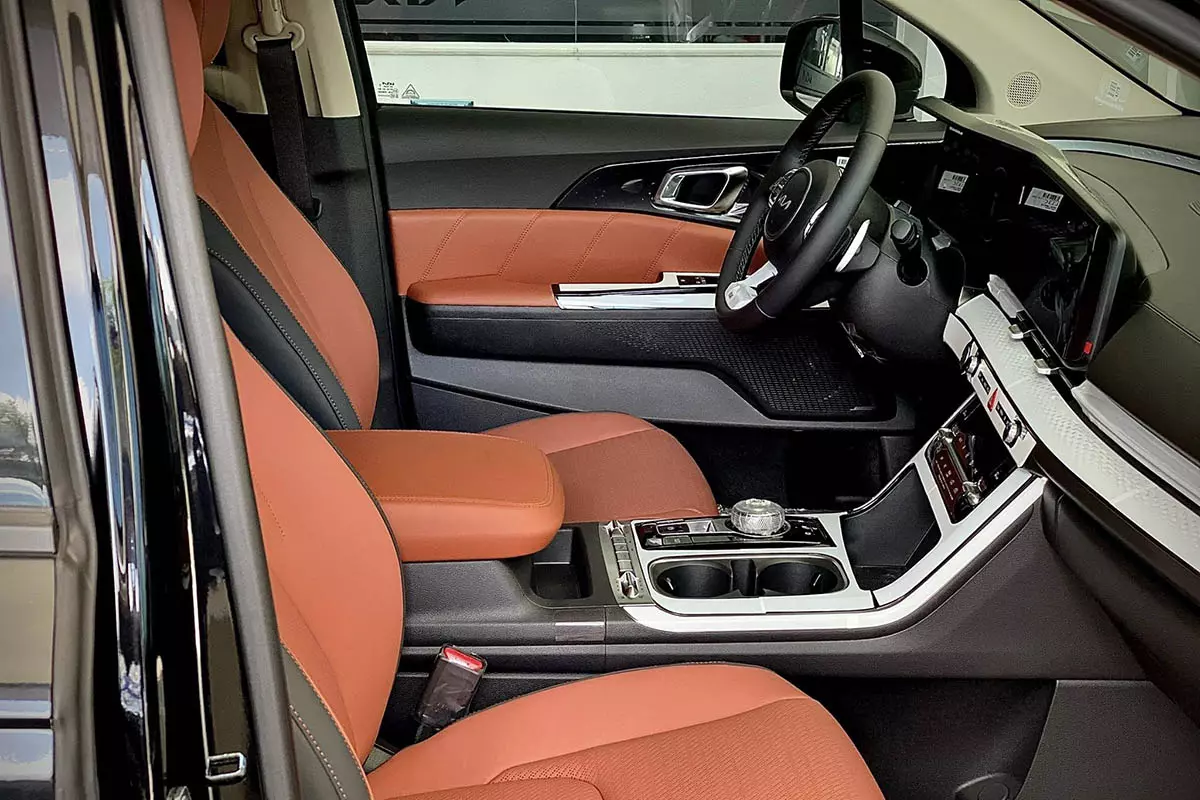 Nội thất xe Kia Carnival 3.5G Signature 1