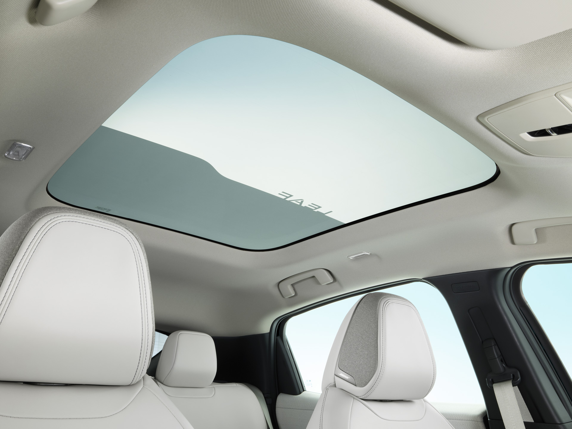 leaf-e-250308_all-new_nissan_leaf_studio_pictures_21 2026 Nissan Leaf, optional big sunroof.